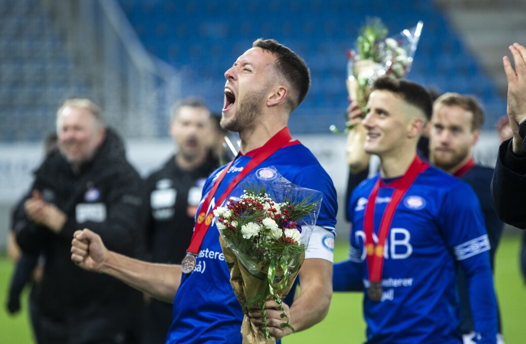 Jonatan Tollås Nation jubler over bronsen etter seier over Start i siste serierunde. Jonatan Tollås Nation jubler over bronsen etter seier over Start i siste serierunde.