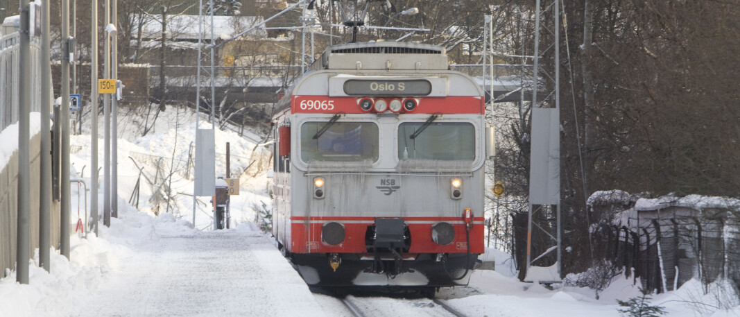 <p>En strømledning er nede mellom Oslo S og Bekkelaget. – Hva skaden innebærer og hvor lang tid det tar å rette vet vi ikke, sier Gunnar Børseth i Bane Nor.</p> <p>En strømledning er nede mellom Oslo S og Bekkelaget. – Hva skaden innebærer og hvor lang tid det tar å rette vet vi ikke, sier Gunnar Børseth i Bane Nor.</p>