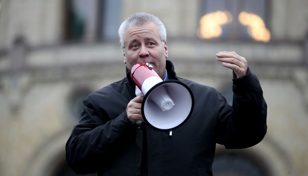 – Dette er galskap satt i system, mener Frps samferdselspolitiske talsperson, Bård Hoksrud. – Dette er galskap satt i system, mener Frps samferdselspolitiske talsperson, Bård Hoksrud.