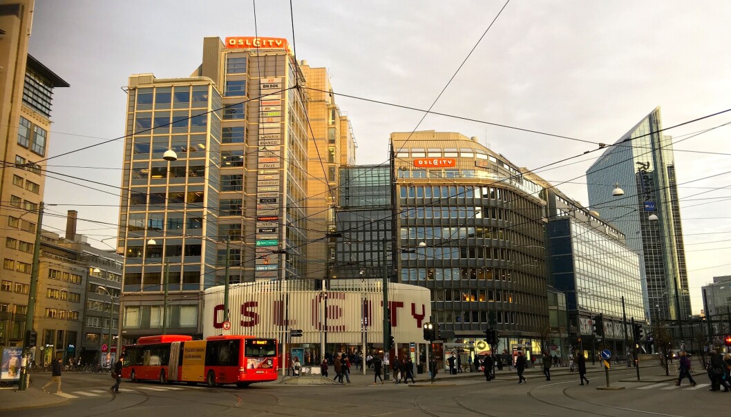 Lørdag blir trolig kjøpesentrene i hovedstadsregionen rammet av koronatiltak. Her Oslo City. Lørdag blir trolig kjøpesentrene i hovedstadsregionen rammet av koronatiltak. Her Oslo City.