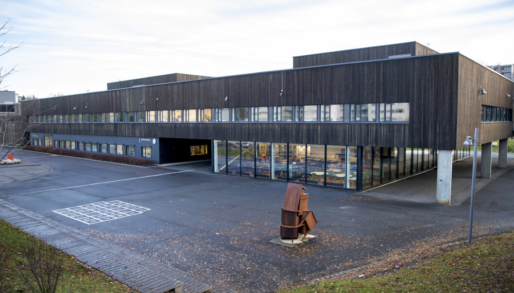 Hvis skolene trenger å bruke mandag for å åpne med rødt nivå tirsdag, kan de holde stengt mandag, ifølge Utdanningsetaten i Oslo. Granstangstangen skole i bydel Stovner har vært stengt tidligere på grunn av koronasmitte. Hvis skolene trenger å bruke mandag for å åpne med rødt nivå tirsdag, kan de holde stengt mandag, ifølge Utdanningsetaten i Oslo. Granstangstangen skole i bydel Stovner har vært stengt tidligere på grunn av koronasmitte.