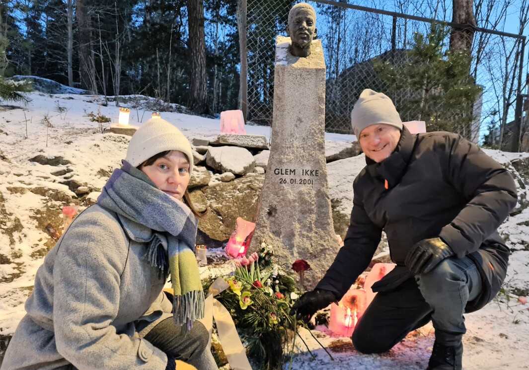 Byråd Rina Mariann Hansen og byrådsleder Raymond Johansen hedret minnet etter Benjamin Hermansen med kransenedleggelse tirsdag morgen. Byråd Rina Mariann Hansen og byrådsleder Raymond Johansen hedret minnet etter Benjamin Hermansen med kransenedleggelse tirsdag morgen.