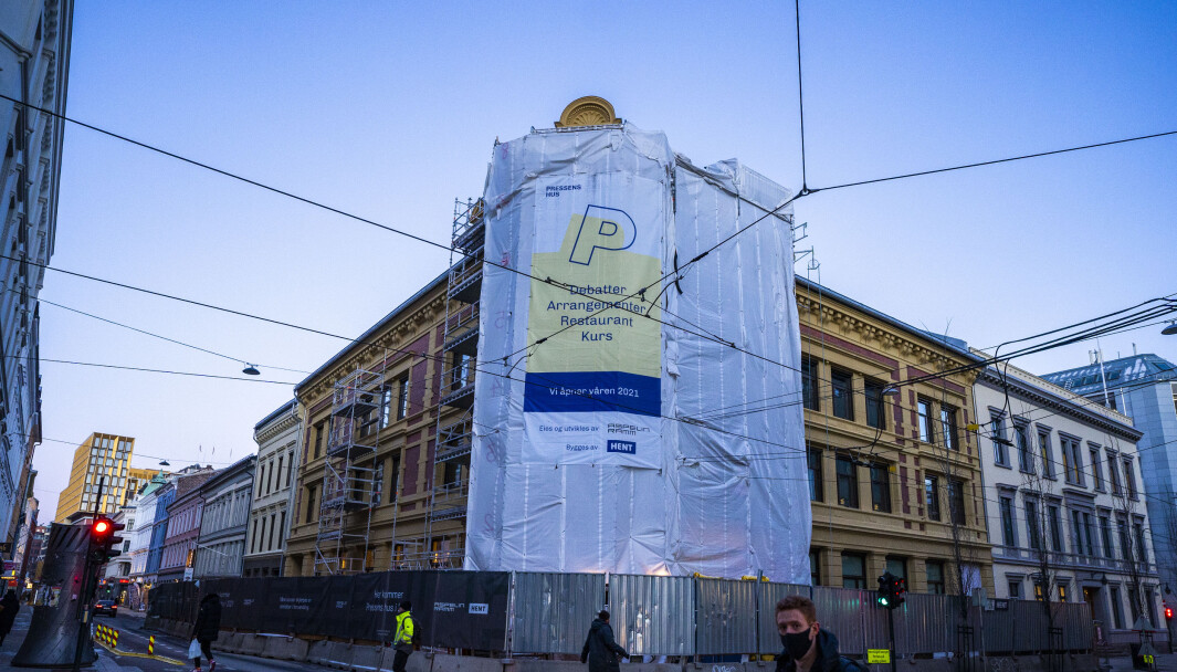 Pressens hus er under oppføring i Skippergata i Oslo. Nå er alle arbeider stanset på grunn av et smitteutbrudd på byggeplassen. Pressens hus er under oppføring i Skippergata i Oslo. Nå er alle arbeider stanset på grunn av et smitteutbrudd på byggeplassen.