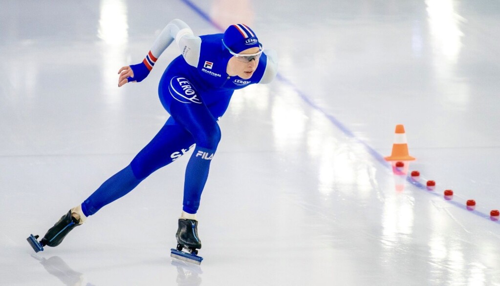 Ragne på isen i Thialf stadion i Heerenveen i Nederland Ragne på isen i Thialf stadion i Heerenveen i Nederland