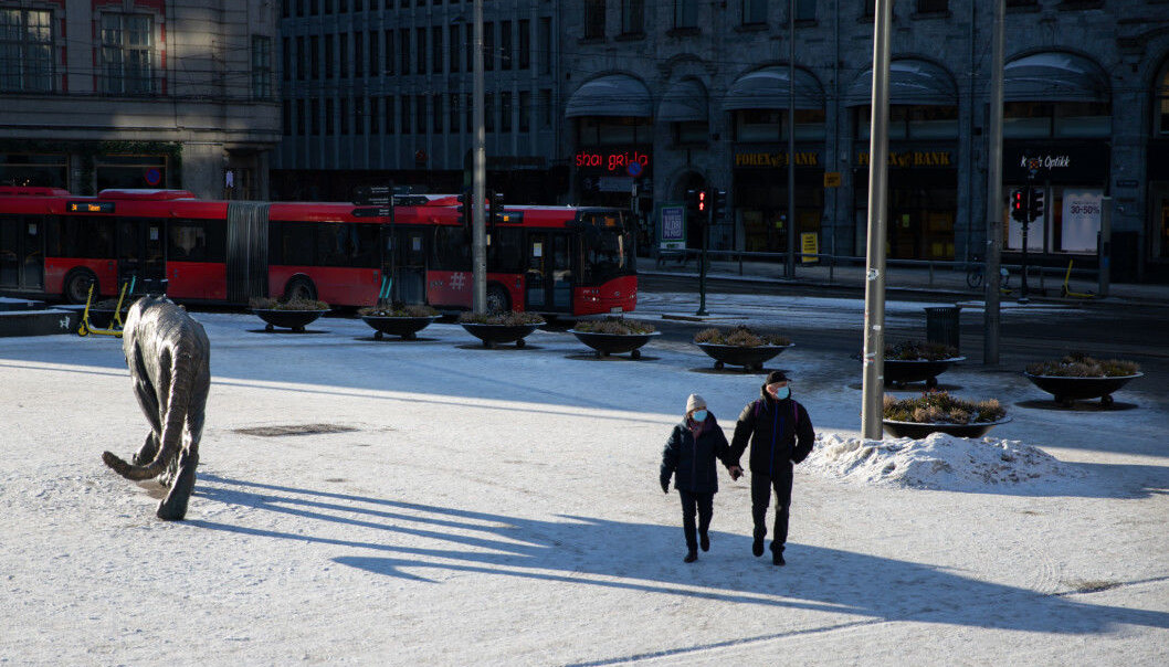 Oslo sentrum har vært stille den siste uka. Nå forslår FHI og Helsedirektoratet at enkelte butikker kan åpne igjen. Oslo sentrum har vært stille den siste uka. Nå forslår FHI og Helsedirektoratet at enkelte butikker kan åpne igjen.