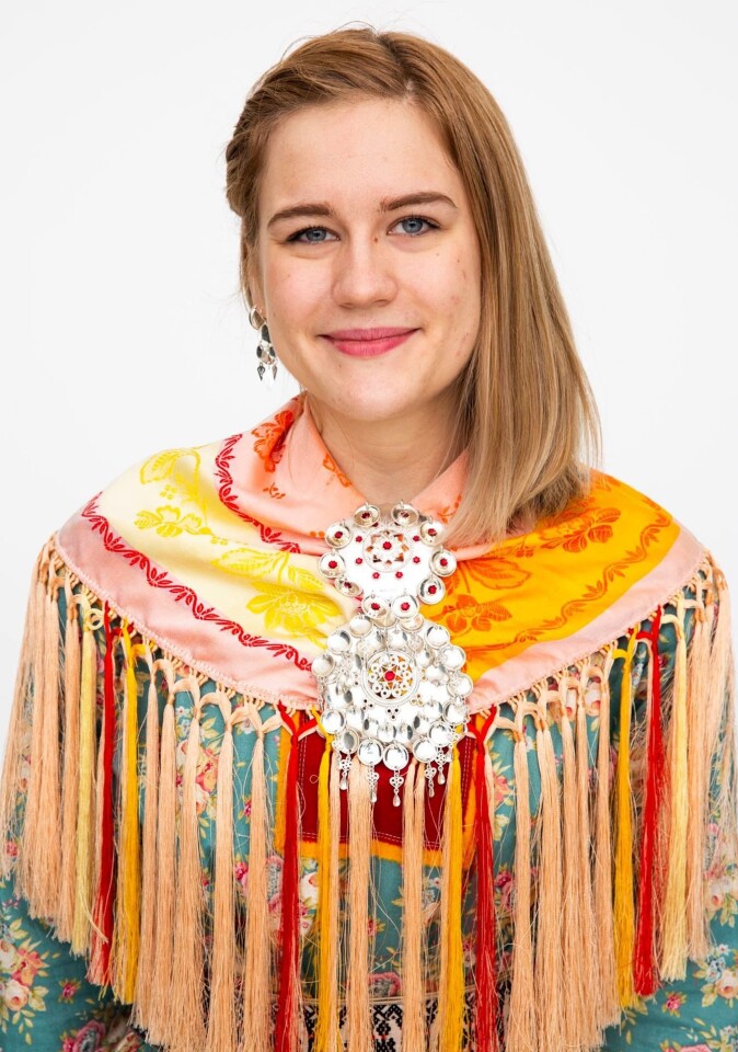 Elen Krogh Ravna (25) har nord-samisk bakgrunn, men bor nå i Iladalen. I dag taler hun til Oslo fra Radhuset. Elen Krogh Ravna (25) har nord-samisk bakgrunn, men bor nå i Iladalen. I dag taler hun til Oslo fra Radhuset.