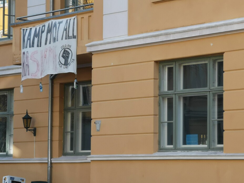 Banner på studenthuset i Schultz gate fra sommeren 2020 da det var enormt fokus på BLM-bevegelsen i USA.