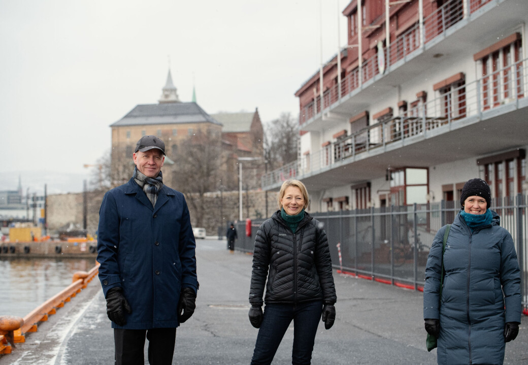 Sammen skal de ivareta over 100 år gammel maritim Oslo-historie samtidig som Skur 38 blir rehabilitert. Fra venstre: havnedirektør Ingvar M. Mathisen, eiendomsdirektør Åsa Nes i Oslo havn og daglig leder Pia Bodahl i FutureBuilt. Sammen skal de ivareta over 100 år gammel maritim Oslo-historie samtidig som Skur 38 blir rehabilitert. Fra venstre: havnedirektør Ingvar M. Mathisen, eiendomsdirektør Åsa Nes i Oslo havn og daglig leder Pia Bodahl i FutureBuilt.
