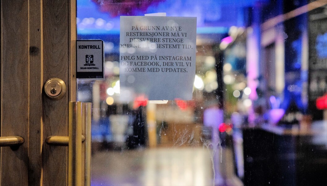 Serveringssteder i Oslo er åpne igjen, men det er fortsatt full skjenkestopp i hovedstaden. Torggata Bad på Youngstorget holder stengt. Serveringssteder i Oslo er åpne igjen, men det er fortsatt full skjenkestopp i hovedstaden. Torggata Bad på Youngstorget holder stengt.
