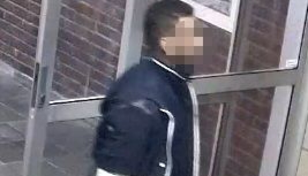 Politiet mener denne mannen har noe å gjøre med overfallet i Tøyenparken. Politiet mener denne mannen har noe å gjøre med overfallet i Tøyenparken.