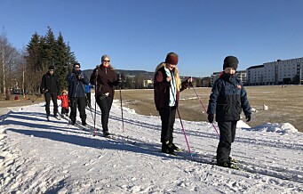 I gnistrende vintersol testet familien Hagen tilkjørt snø på Voldsløkka: - Første gang vi går på ski i byen