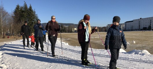 I gnistrende vintersol testet familien Hagen tilkjørt snø på Voldsløkka: - Første gang vi går på ski i byen I gnistrende vintersol testet familien Hagen tilkjørt snø på Voldsløkka: - Første gang vi går på ski i byen