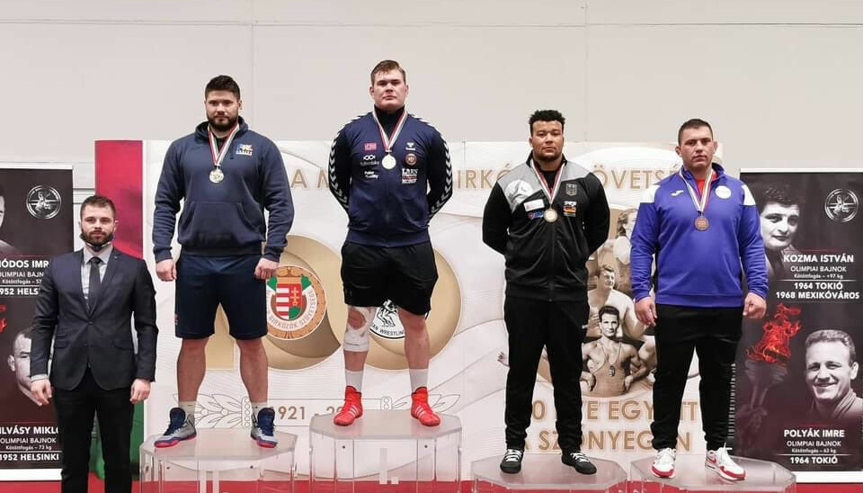 Oskar 'Tåsenplogen' Marvik fra Sp09 tok gullet i 130-kilosklassen under det internasjonale brytestevnet i Ungarn.