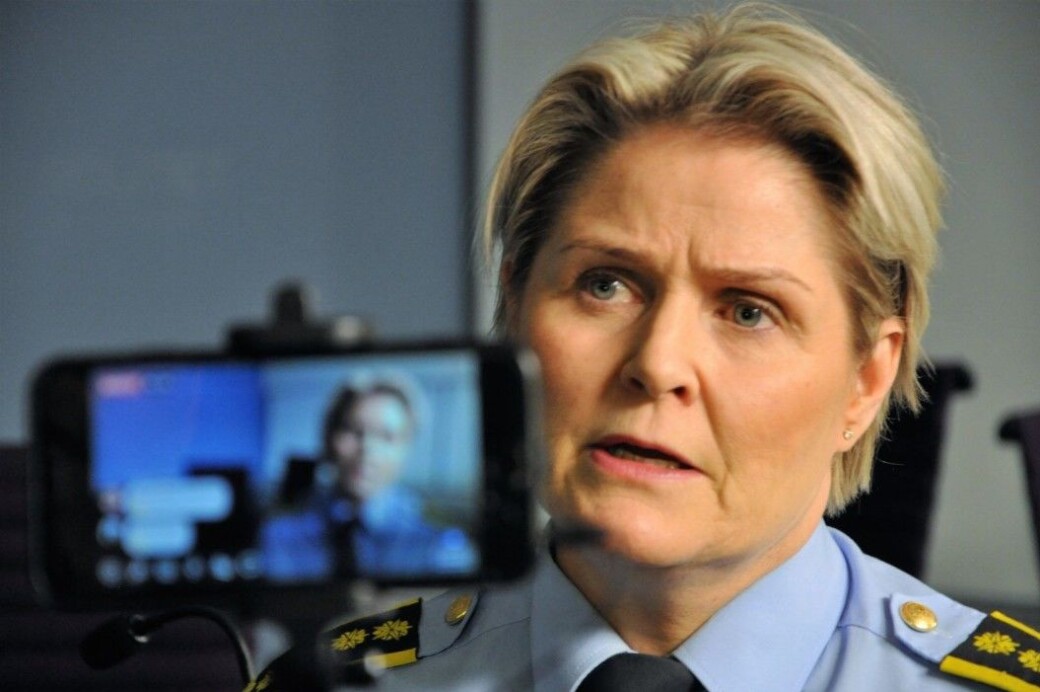 — Den skadde mannen er utenfor livsfare og i god nok form til at vi kan gjennomføre avhør av ham nå søndag kveld, sier Grete Lien Metlid i Oslo-politiet. — Den skadde mannen er utenfor livsfare og i god nok form til at vi kan gjennomføre avhør av ham nå søndag kveld, sier Grete Lien Metlid i Oslo-politiet.