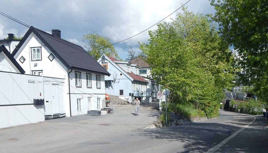 Den planlagte flyttinga av husrekken «Hylla» i Enebakkveien nevnes av en innbygger i kommentarfeltet under kommunens Oslo bys arkitekturpris-promo. Den planlagte flyttinga av husrekken «Hylla» i Enebakkveien nevnes av en innbygger i kommentarfeltet under kommunens Oslo bys arkitekturpris-promo.