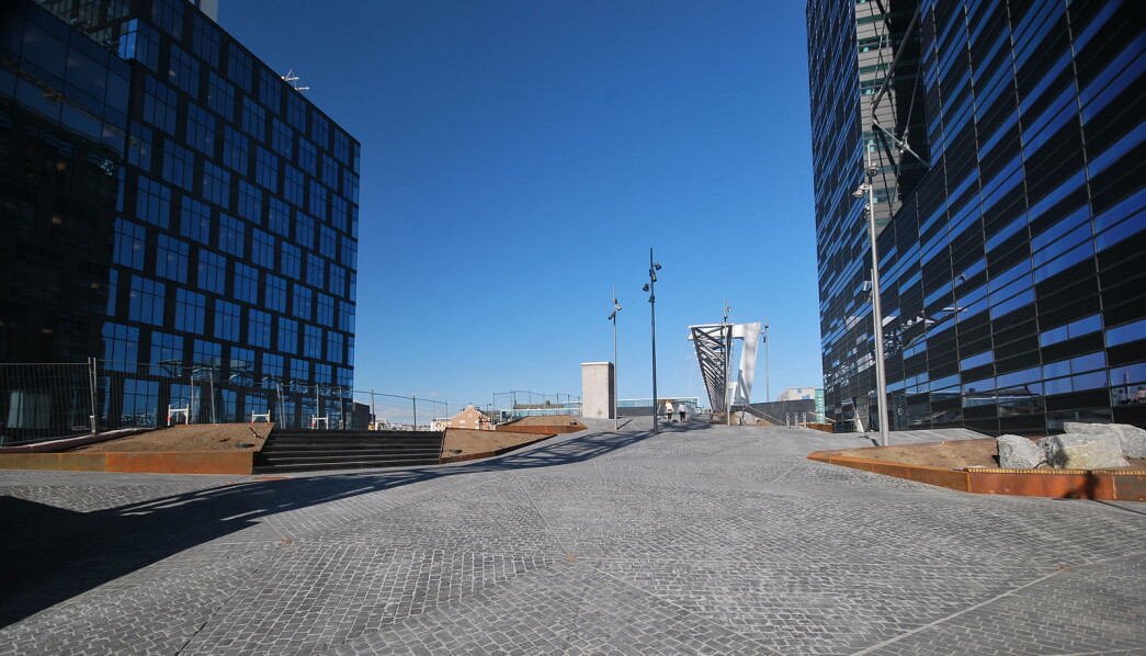 Stasjonsalmenningen blir nevnt som et sted man kan foreslå som kandidat til Oslo bys arkitekturpris. Landskapsarkitektene i SLA står bak byrommet. Stasjonsalmenningen blir nevnt som et sted man kan foreslå som kandidat til Oslo bys arkitekturpris. Landskapsarkitektene i SLA står bak byrommet.