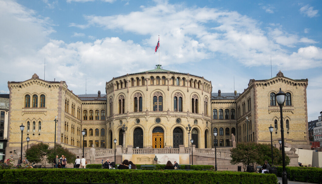 Den siste skulpturen som ble avduket foran Stortinget, i 2014, var av en mann. Det var statuen av Kong Christian Frederik. Den siste skulpturen som ble avduket foran Stortinget, i 2014, var av en mann. Det var statuen av Kong Christian Frederik.