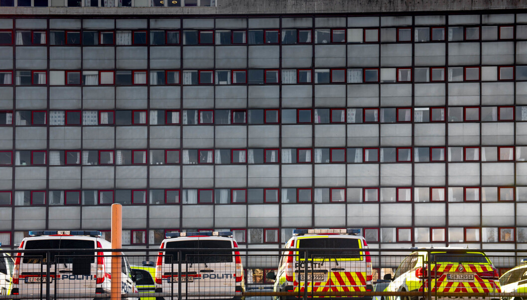 Politihuset på Grønland samler Oslo politidistrikts ledelse og operasjonssentral samt avdelinger som Beredskapstroppen og Grønland politistasjon. Politihuset på Grønland samler Oslo politidistrikts ledelse og operasjonssentral samt avdelinger som Beredskapstroppen og Grønland politistasjon.