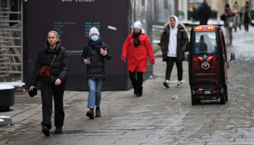 Helseetatens egne ukesrapporter viser at smitten i Oslo har steget i snart tre uker nå. Søndag presenterer byrådet nye smitteverntiltak for hovedstaden, og det er ventet innstramminger i fra før strenge tiltak i byen. Helseetatens egne ukesrapporter viser at smitten i Oslo har steget i snart tre uker nå. Søndag presenterer byrådet nye smitteverntiltak for hovedstaden, og det er ventet innstramminger i fra før strenge tiltak i byen.