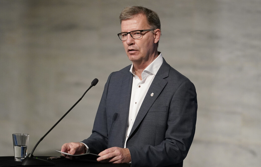 Helsebyråd Robert Steen (Ap) innfører hrtigtester i stor skala ved skoler og arbeidsplasser. Slik håper han koronasmitten raskere kan oppdages og isoleres i Oslo. Helsebyråd Robert Steen (Ap) innfører hrtigtester i stor skala ved skoler og arbeidsplasser. Slik håper han koronasmitten raskere kan oppdages og isoleres i Oslo.