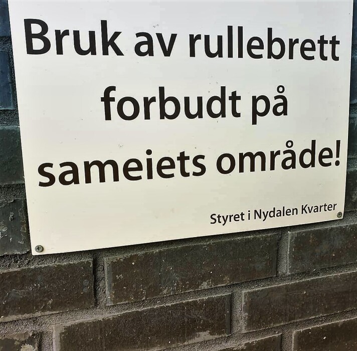 Nok en typisk bakgårdsplakat i Nydalen. Nok en typisk bakgårdsplakat i Nydalen.