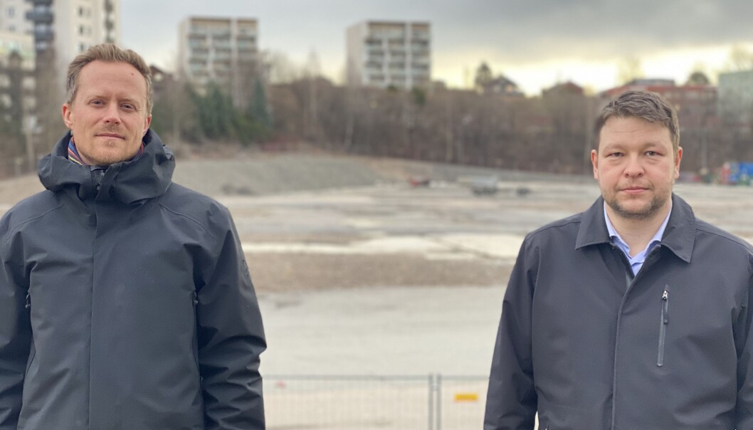 Christoffer Fremstad (t.v) og Rene Brorstrøm har i flere år jobbet i aksjonsgruppa for ny ungdomsskole. De er svært skuffet over alle utsettelsene. Christoffer Fremstad (t.v) og Rene Brorstrøm har i flere år jobbet i aksjonsgruppa for ny ungdomsskole. De er svært skuffet over alle utsettelsene.