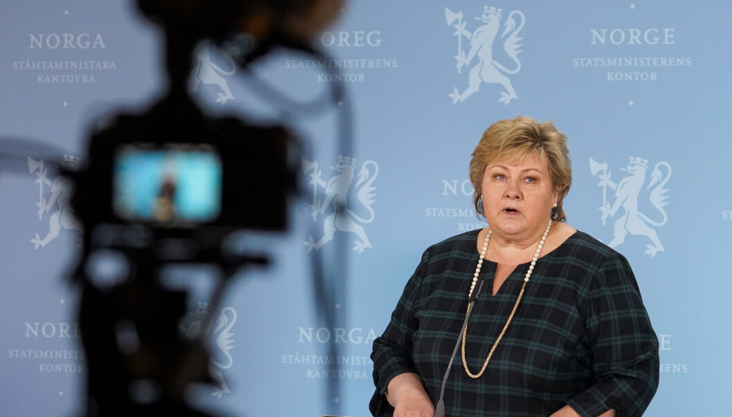 — Jeg beklager at Statsministerens kontor (SMK) har vært involvert i et utspill som strider mot regjeringens arbeid, sa Erna Solberg og forklarte at hun først hadde ring Raymond Johansen og gitt ham beklagelsen. — Jeg beklager at Statsministerens kontor (SMK) har vært involvert i et utspill som strider mot regjeringens arbeid, sa Erna Solberg og forklarte at hun først hadde ring Raymond Johansen og gitt ham beklagelsen.
