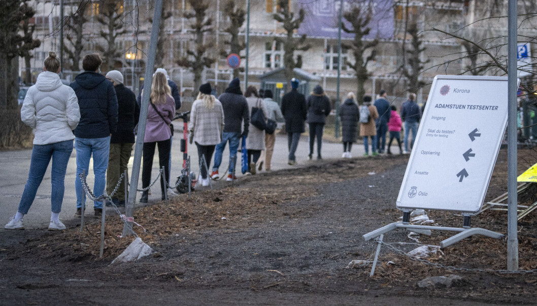 Det har vært kontinuerlig lange køer for å ta koronatest i Oslo de siste ukene. Det har vært kontinuerlig lange køer for å ta koronatest i Oslo de siste ukene.