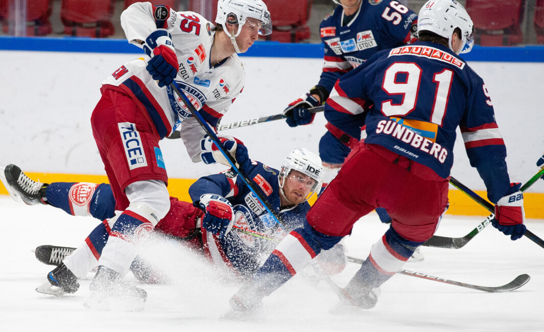 I dag spilte Vålerenga internkamp etter at de igjen får lov til å trene for fullt på isen inne på Jordal Amfi. I dag spilte Vålerenga internkamp etter at de igjen får lov til å trene for fullt på isen inne på Jordal Amfi.