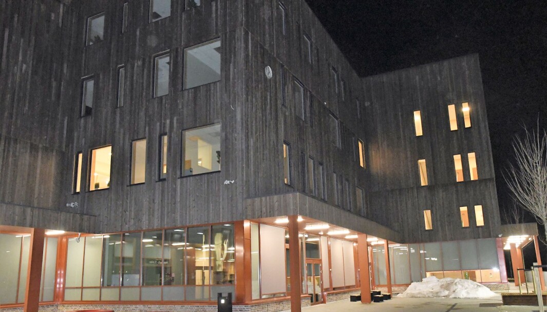 Vestli skole stenger i hele neste uke på grunn av et smitteutbrudd på nær samtlige trinn. Elevene hadde nettopp begynt å bruke den nye skolen sin mandag denne uken. Vestli skole stenger i hele neste uke på grunn av et smitteutbrudd på nær samtlige trinn. Elevene hadde nettopp begynt å bruke den nye skolen sin mandag denne uken.