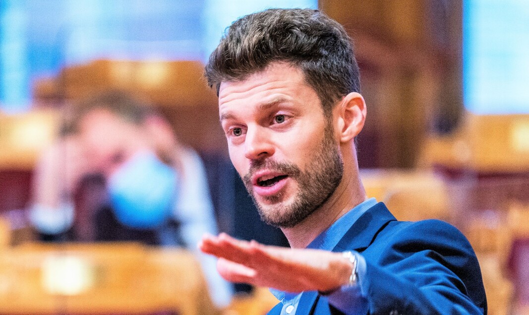 Rødt-leder Bjørnar Moxnes ber samferdselsministeren sørge for at Bane Nor følger spillereglene når det gjelder utbyggingen i Brynsbakken i tiden framover. Rødt-leder Bjørnar Moxnes ber samferdselsministeren sørge for at Bane Nor følger spillereglene når det gjelder utbyggingen i Brynsbakken i tiden framover.