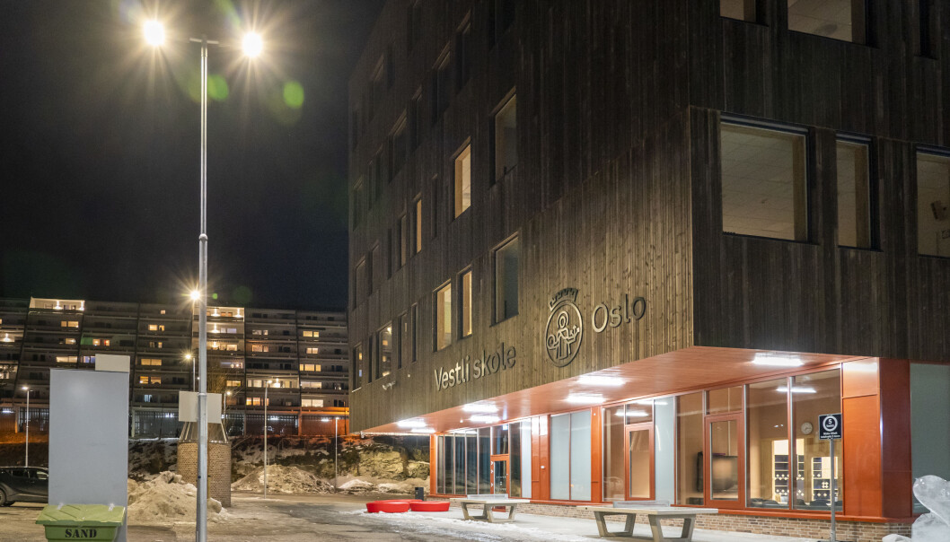 Vestli skole er en av skolene som er rammet av utbrudd. Hundrevis av elever og nesten alle lærerne er sendt i karantene. Vestli skole er en av skolene som er rammet av utbrudd. Hundrevis av elever og nesten alle lærerne er sendt i karantene.