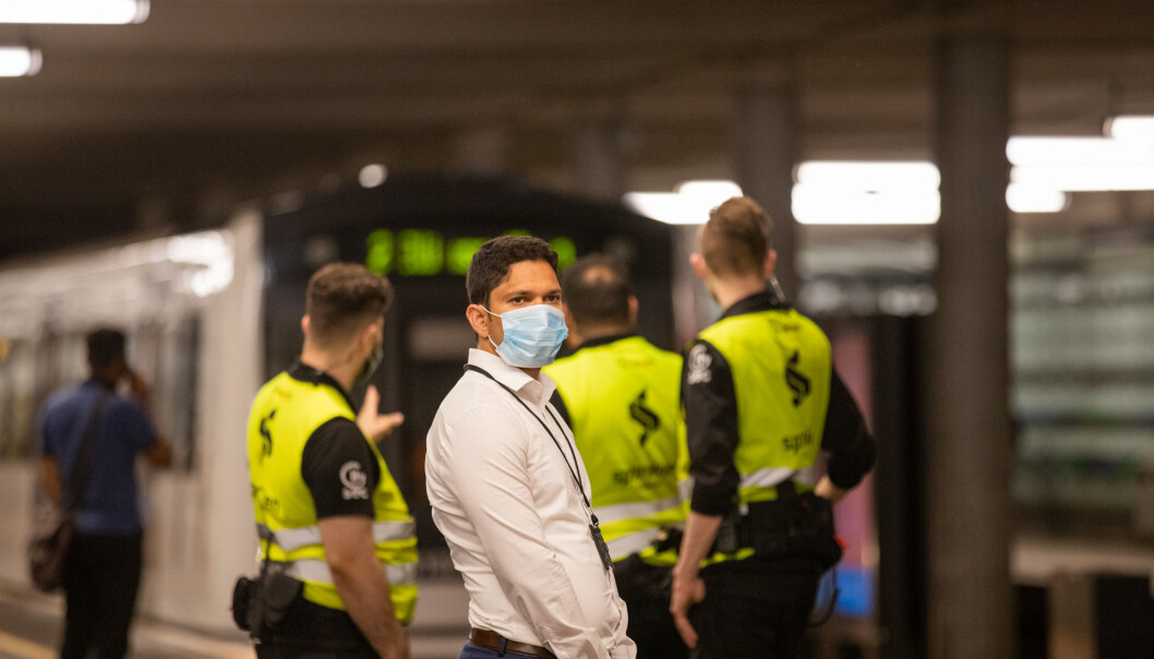 Regjeringen strammer ikke inn koronatiltakene på skolene i denne omgang, men i Oslo blir det sannsynligvis innstramninger. Regjeringen strammer ikke inn koronatiltakene på skolene i denne omgang, men i Oslo blir det sannsynligvis innstramninger.