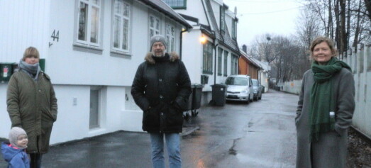 Beslutningen om framtida til husene på Hylla i Kværnerdalen utsettes en uke. — Det nytter å protestere, sier naboene