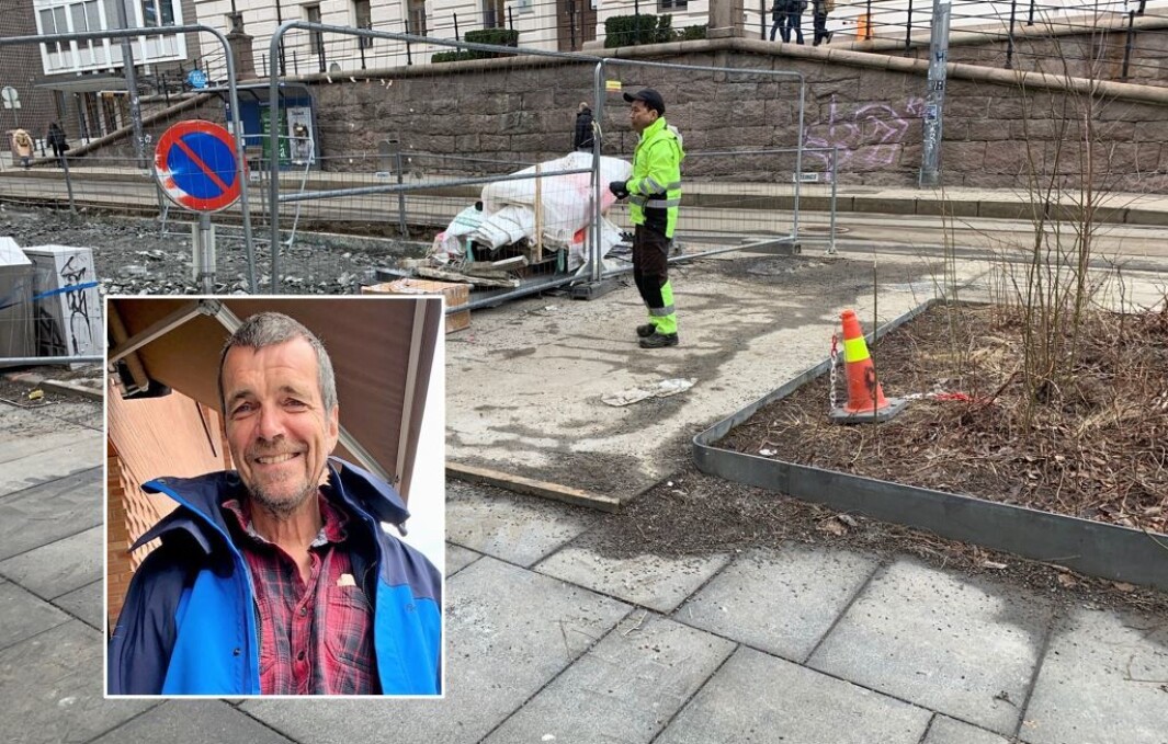 – Entreprenøren tilbyr seg å fjerne denne svære, stygge betongplaten på Cort Adelers plass. Hva svarer kommunen? Ingenting! – Entreprenøren tilbyr seg å fjerne denne svære, stygge betongplaten på Cort Adelers plass. Hva svarer kommunen? Ingenting!