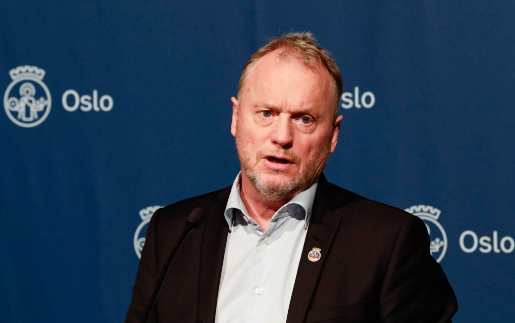 — Vi er villig til å gjøre det vi kan for å slå ned smitten, sa byrådsleder Raymond Johansen (Ap) da han innførte de mest inngripende koronatiltakene i Oslo noensinne. — Vi er villig til å gjøre det vi kan for å slå ned smitten, sa byrådsleder Raymond Johansen (Ap) da han innførte de mest inngripende koronatiltakene i Oslo noensinne.