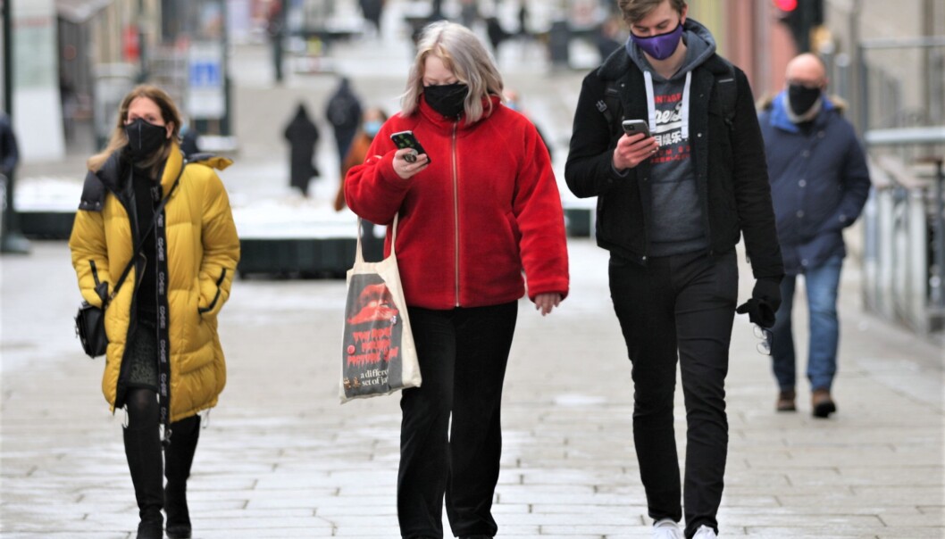 En av fem i Oslo er mindre redd for koronasmitte nå enn tidligere i pandemien, viser tallene fra YouGov. Folk på Karl Johan Karl Johans gate mennesker med munnbind smittevern En av fem i Oslo er mindre redd for koronasmitte nå enn tidligere i pandemien, viser tallene fra YouGov. Folk på Karl Johan Karl Johans gate mennesker med munnbind smittevern
