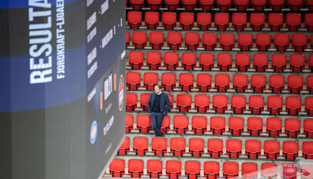 Vålerenga Ishockeys sportslige leder Frikk Juell har grublet mye på tomme Jordaltribuner denne sesongen. Vålerenga Ishockeys sportslige leder Frikk Juell har grublet mye på tomme Jordaltribuner denne sesongen.