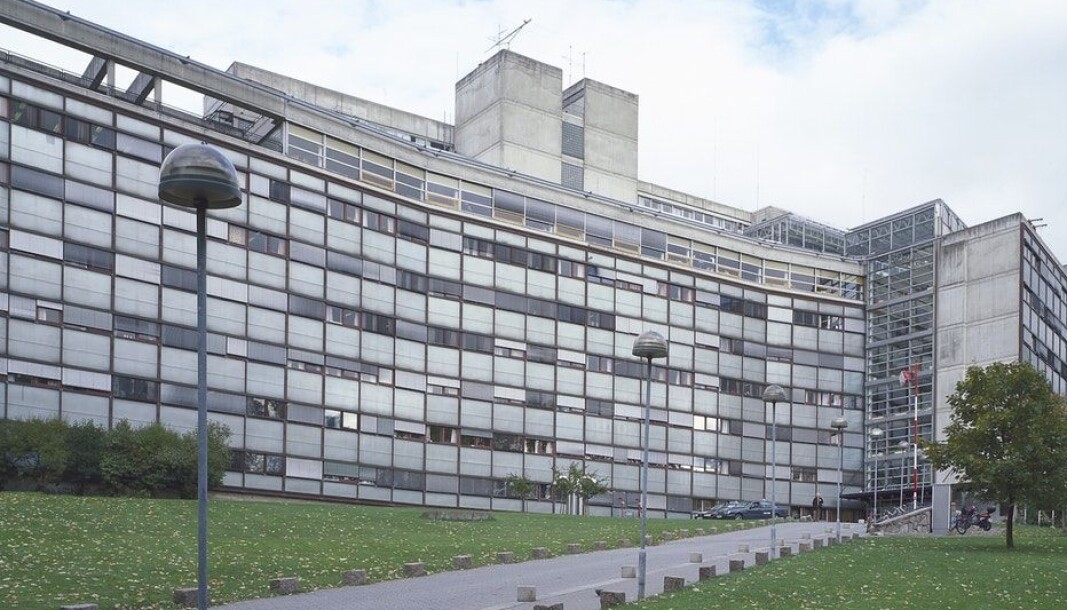 Grønland politistasjon er en av Oslos fem politistasjoner og er lokalisert i Politihuset i Grønlandsleiret på Grønland. Grønland politistasjon er en av Oslos fem politistasjoner og er lokalisert i Politihuset i Grønlandsleiret på Grønland.