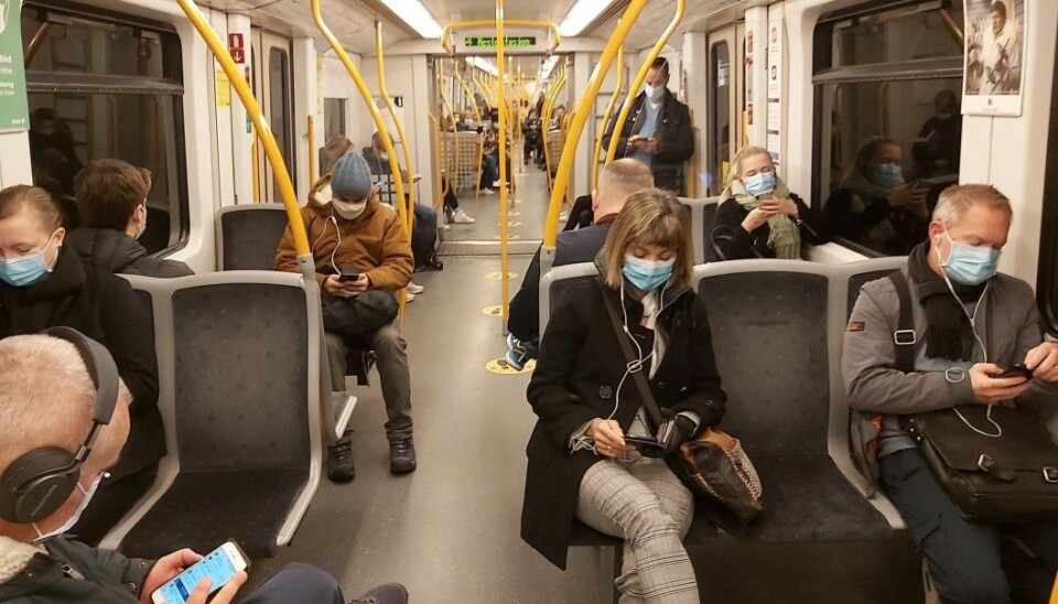 T-banen har gått tilnærmet som normalt under korona. Etter pandemien kan det bli færre avganger på kveldstid, i rushen og helgene dersom Oslo og Vikens politikere godtar Ruters kutt.