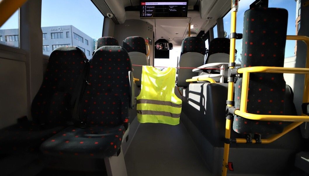 Ruter har tapt enorme billettinntekter på å ha tilnærmet full kapasitet men få passasjerer under korona. Nå tror Ruter færre vil reise etter at pandemien er over, og planlegger kutt i avganger med buss, trikk og T-bane. Ruter har tapt enorme billettinntekter på å ha tilnærmet full kapasitet men få passasjerer under korona. Nå tror Ruter færre vil reise etter at pandemien er over, og planlegger kutt i avganger med buss, trikk og T-bane.
