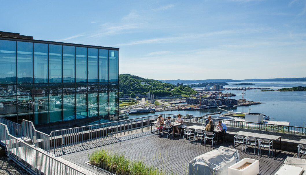 Bjørvika er blitt et populært område der mange profilerte bedrifter har etablert sine kontorer. Her ser vi litt av utsikten fra taket på Posthuset. Bjørvika er blitt et populært område der mange profilerte bedrifter har etablert sine kontorer. Her ser vi litt av utsikten fra taket på Posthuset.