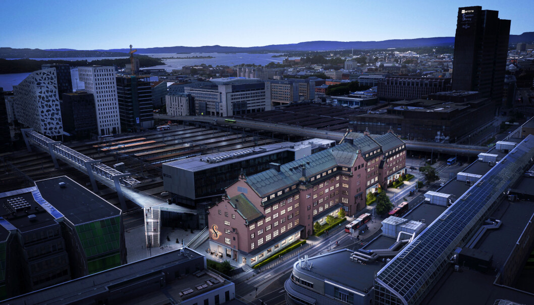 Den gamle tollboden i Schweigaards gate 15 er et av stedene som får nytt liv i indre øst. I bakgrunnen ser vi gangbroen over sporområdet på Oslo S, Barcode og fjorden. Den gamle tollboden i Schweigaards gate 15 er et av stedene som får nytt liv i indre øst. I bakgrunnen ser vi gangbroen over sporområdet på Oslo S, Barcode og fjorden.