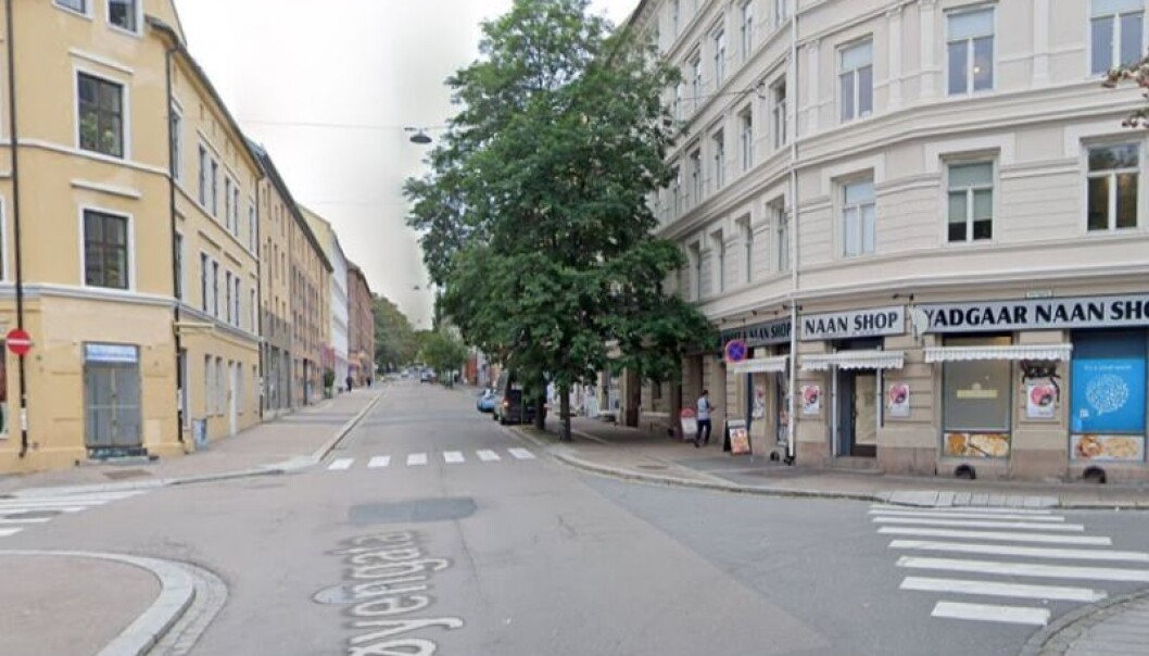 De to mennene ble pågrepet i Oslo sentrum etter å ha truet fire andre i en leilighet i Tøyengata, opplyser politiet. De to mennene ble pågrepet i Oslo sentrum etter å ha truet fire andre i en leilighet i Tøyengata, opplyser politiet.