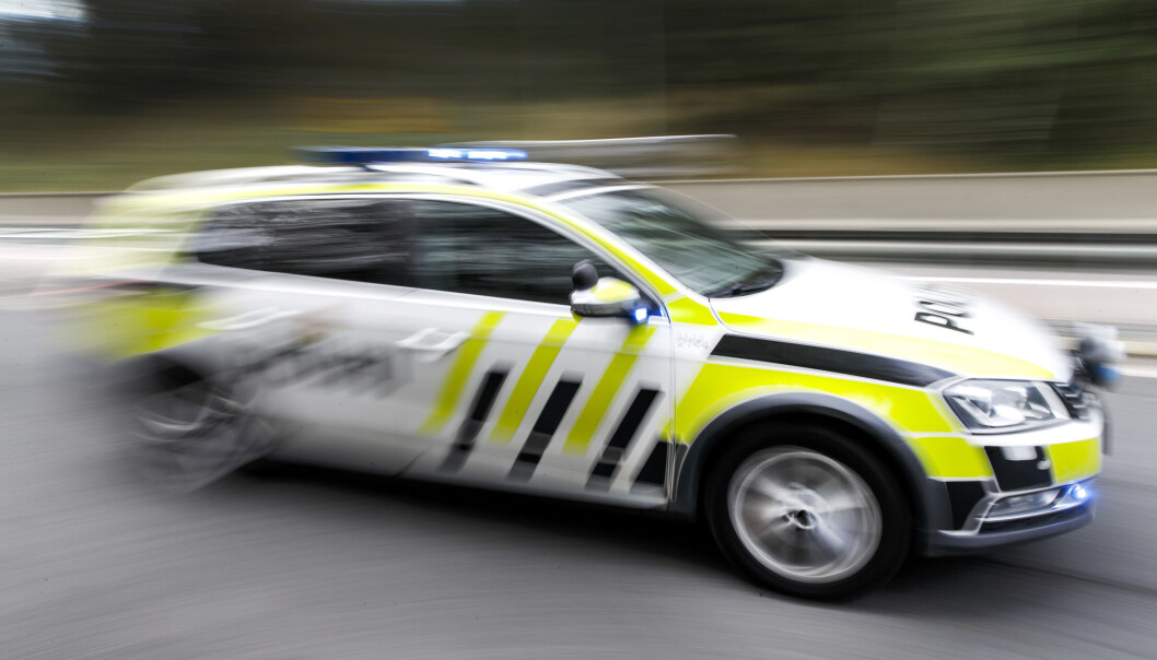 — En blir kjørt til Ullevål sykehus. Vedkommende har fått kraftig juling, opplyser politiet etter masseslagsmål på Grorud lørdag ettermiddag. — En blir kjørt til Ullevål sykehus. Vedkommende har fått kraftig juling, opplyser politiet etter masseslagsmål på Grorud lørdag ettermiddag.
