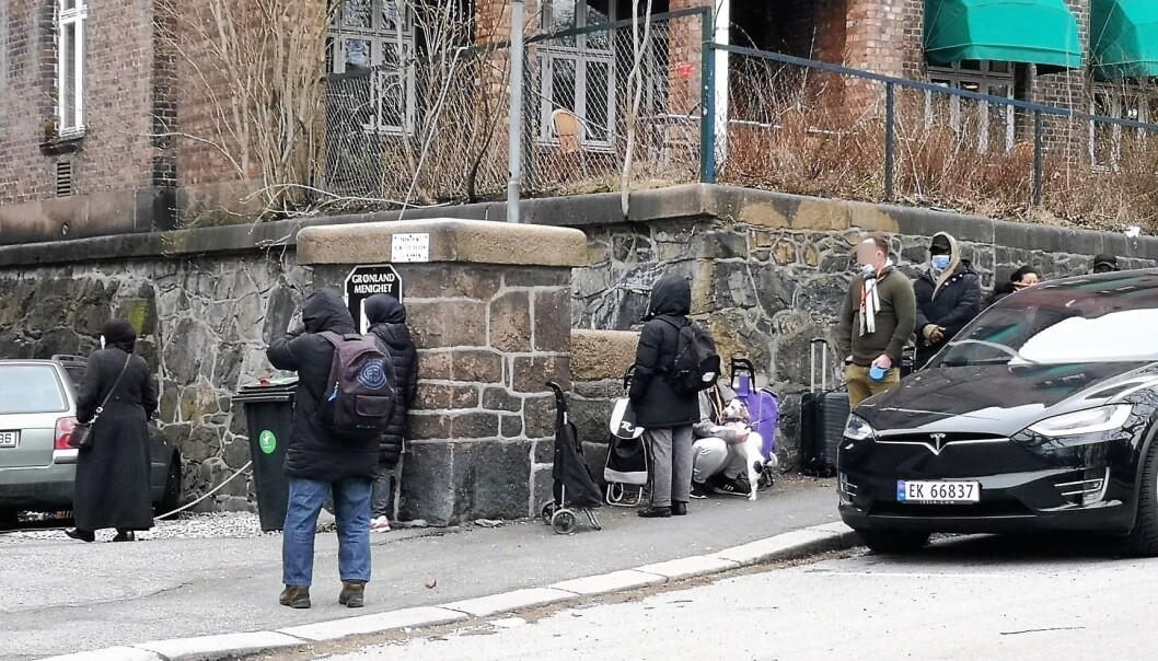 I påsken har rekordmange møtt opp for å motta mat fra Fattighuset. I påsken har rekordmange møtt opp for å motta mat fra Fattighuset.