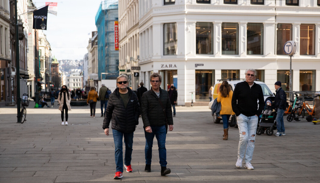 Forsiktig optimisme fra byrådsleder Raymond Johansen om at det kan bli mer liv i sentrumsgatene om to uker allerede. Da tar byrådet i Oslo en ny vurdering av tiltak og nedstengning. Forsiktig optimisme fra byrådsleder Raymond Johansen om at det kan bli mer liv i sentrumsgatene om to uker allerede. Da tar byrådet i Oslo en ny vurdering av tiltak og nedstengning.