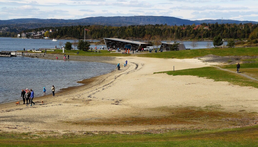 Ved Storøyodden er det flere strender, kafe, brygge og rasteplasser. Ved Storøyodden er det flere strender, kafe, brygge og rasteplasser.