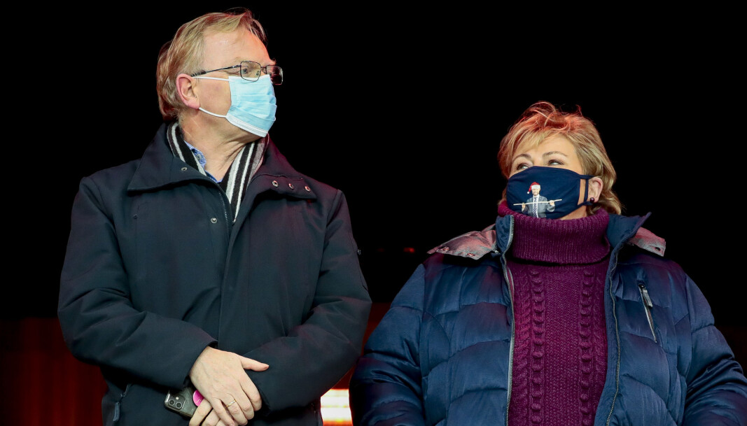 Statsminister Ernas Solberg fikk bot, mens hennes mann, Sindre Finnes, og de andre gjestene på Geilo slapp unna straff. Statsminister Ernas Solberg fikk bot, mens hennes mann, Sindre Finnes, og de andre gjestene på Geilo slapp unna straff.