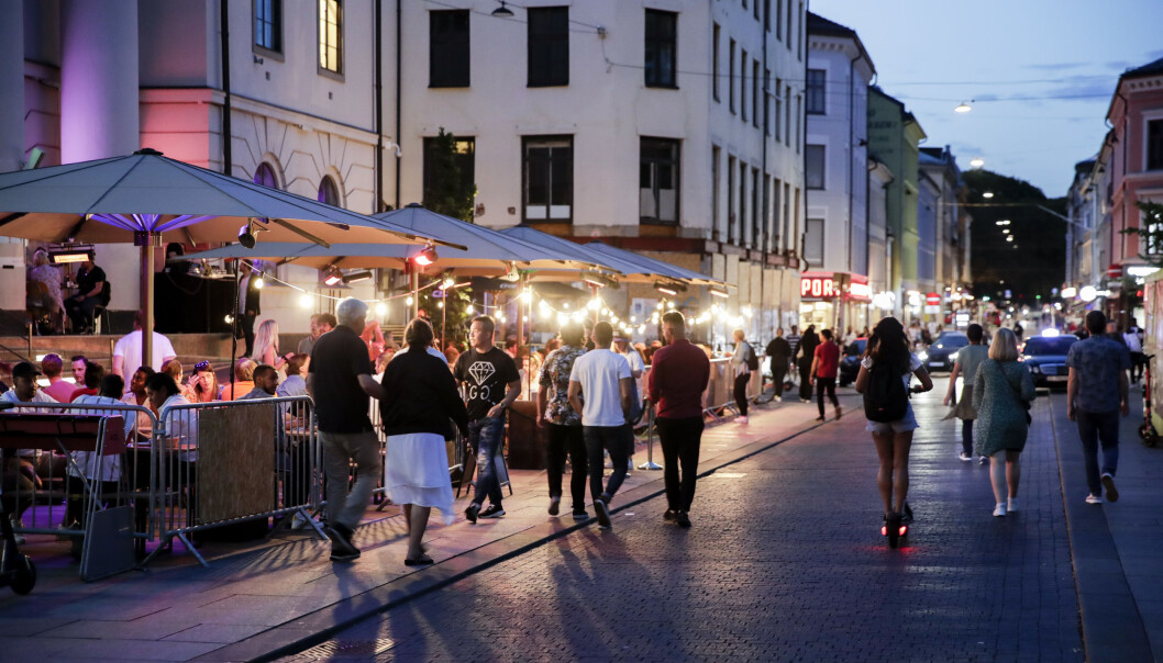 I august i fjor var det mye folk ved uteserveringen ved gamle Torggata bad. Men siden november har Oslo hatt skjenkestans. I august i fjor var det mye folk ved uteserveringen ved gamle Torggata bad. Men siden november har Oslo hatt skjenkestans.